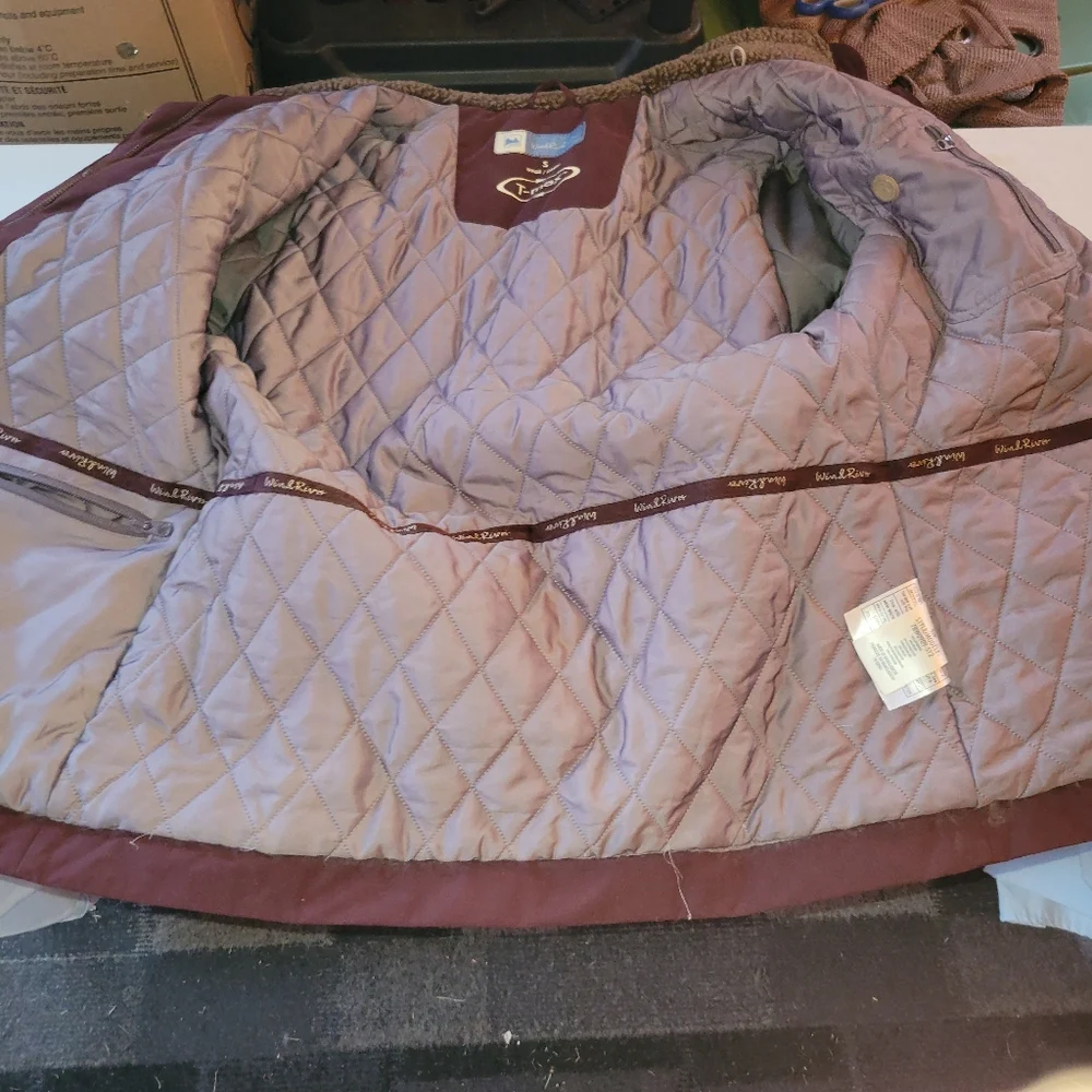 Women's Burgundy Jacket with Sherpa Lining Collor Size Small With Pockets - Picture 6 of 12